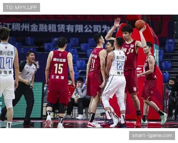 山东泰山橙色风暴强势开启新赛季，球迷热情点燃赛场