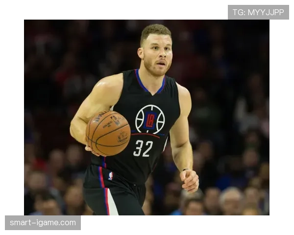 戴维斯职业生涯回顾：从年轻天才到足球场上的明星蜕变之路